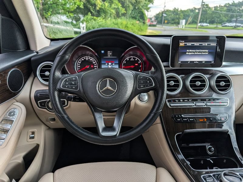 Used 2018 Mercedes-Benz GLC 300 4MATIC image 30
