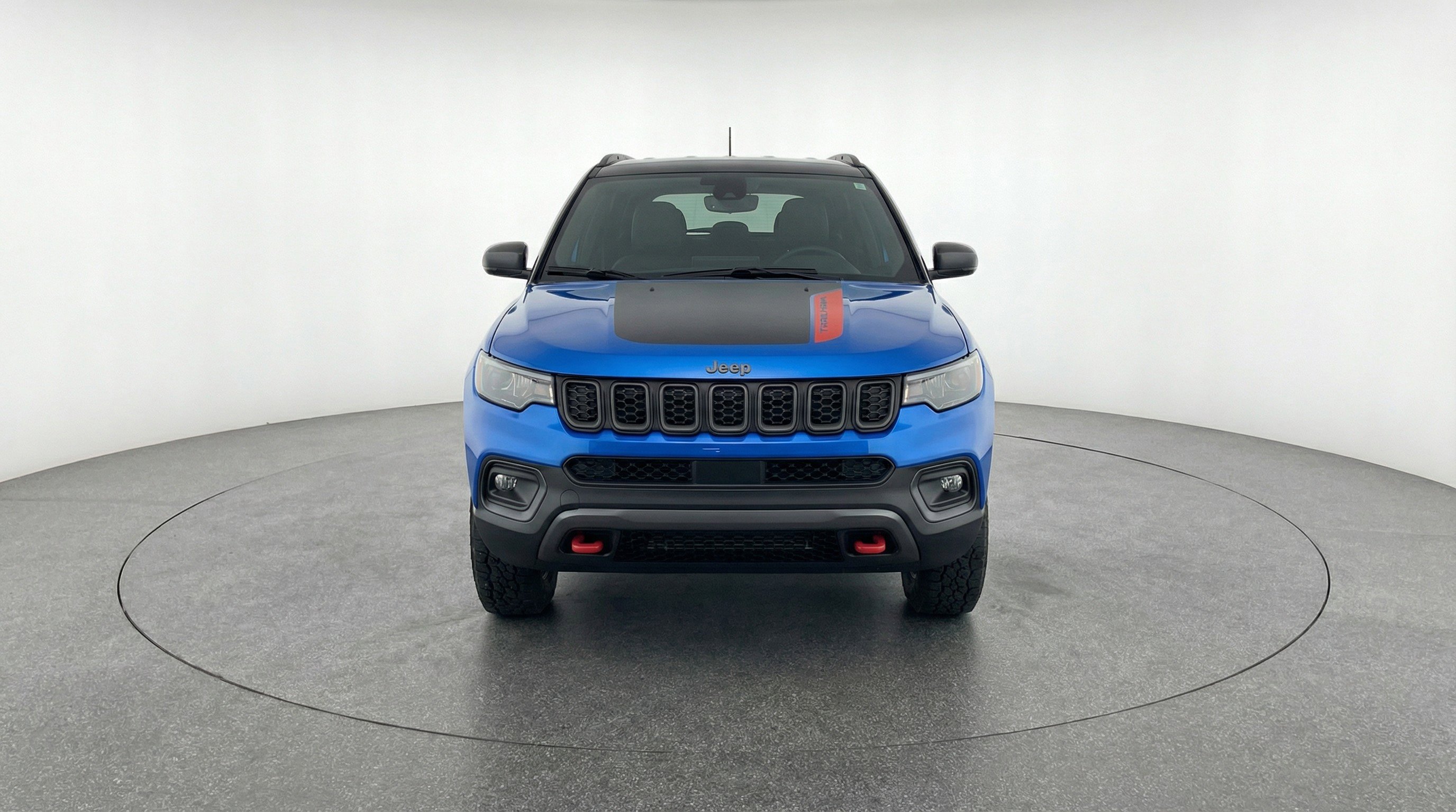 Used 2025 Jeep Compass Trailhawk AWD/4WD image 2