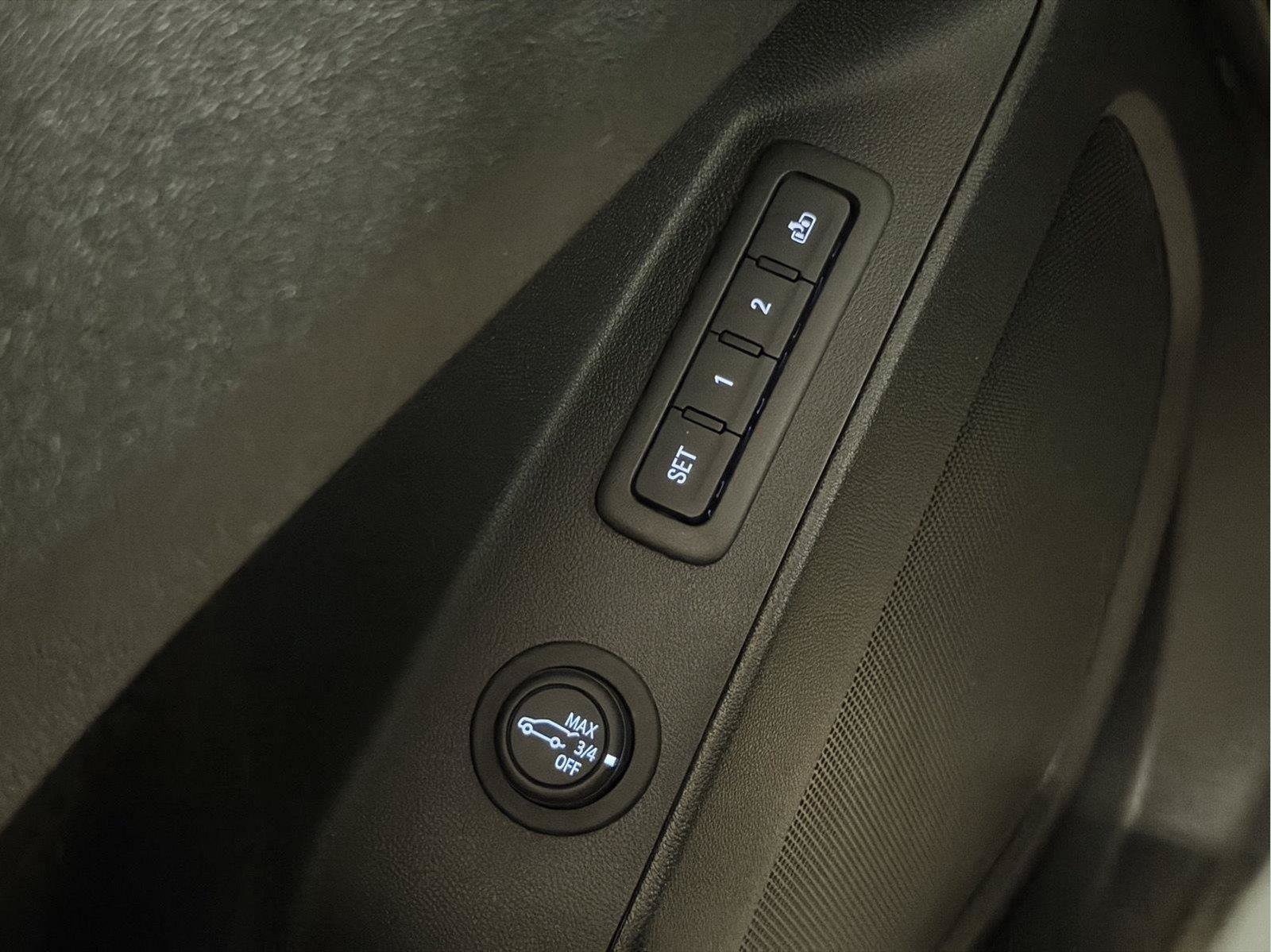 Used 2024 Chevrolet Equinox Premier AWD/4WD image 34