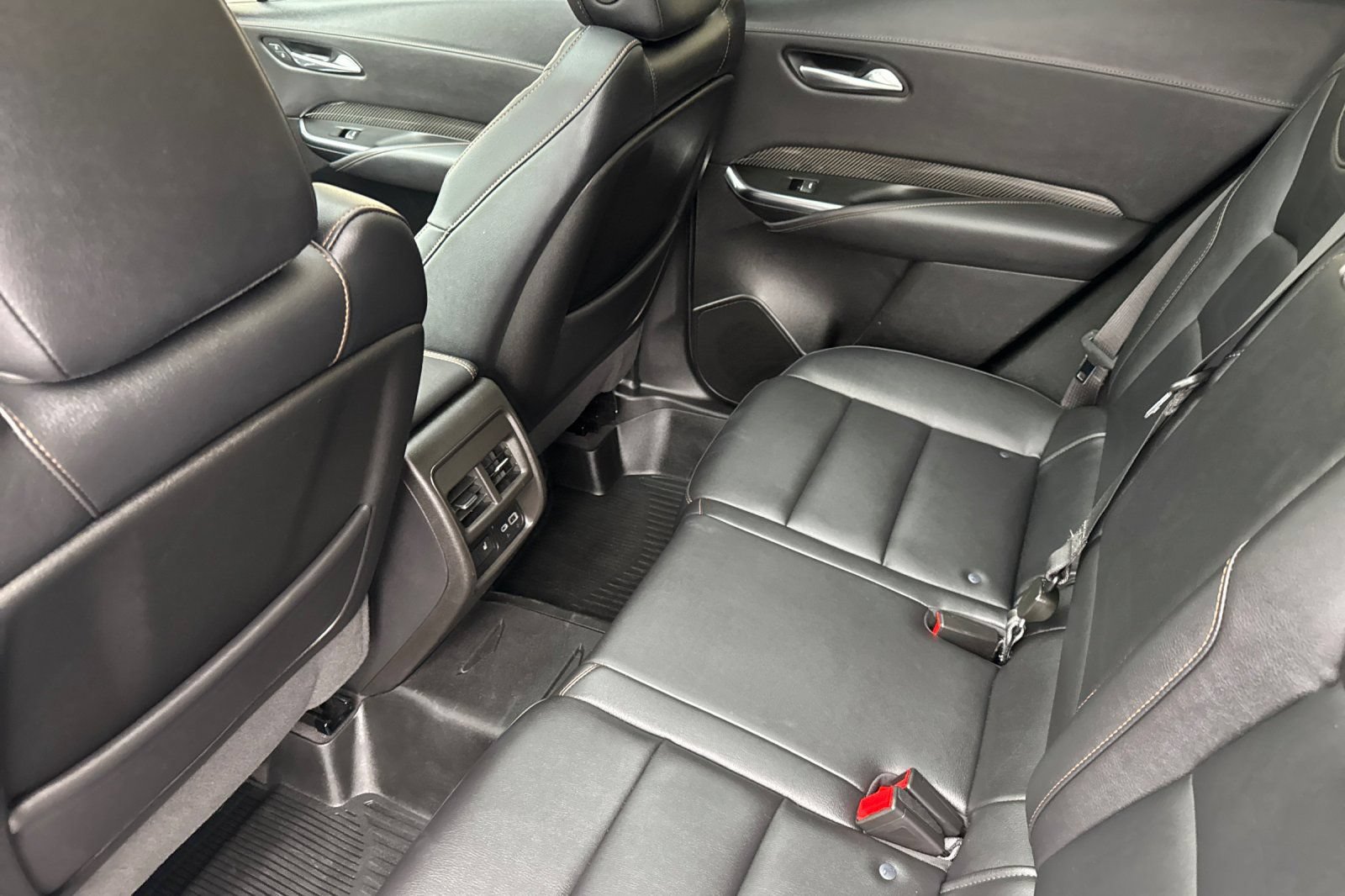 Used 2023 Cadillac XT4 Sport w/ Technology Package AWD/4WD image 13
