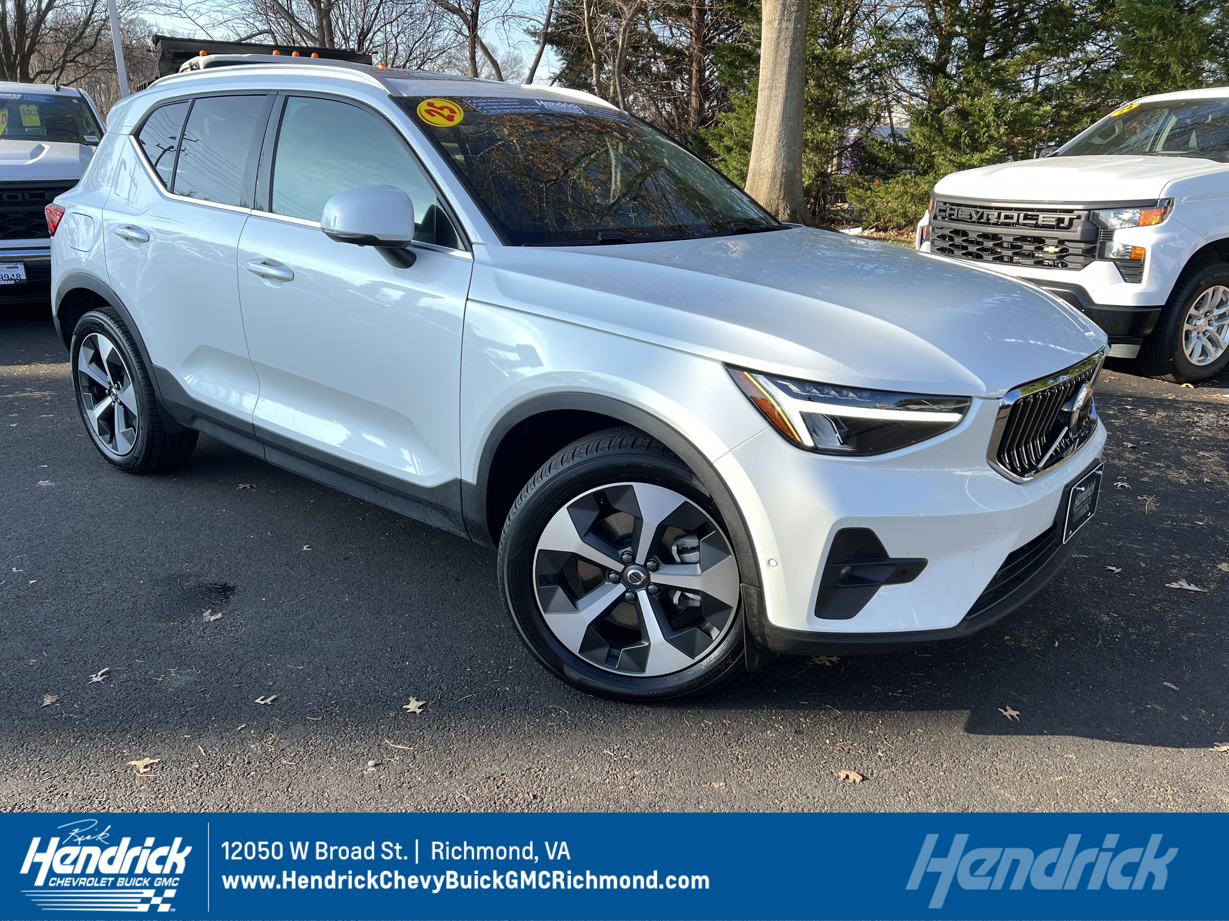 Used 2025 Volvo XC40 B5 Plus