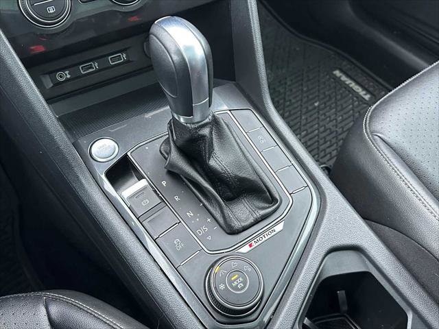 Used 2018 Volkswagen Tiguan SEL image 37