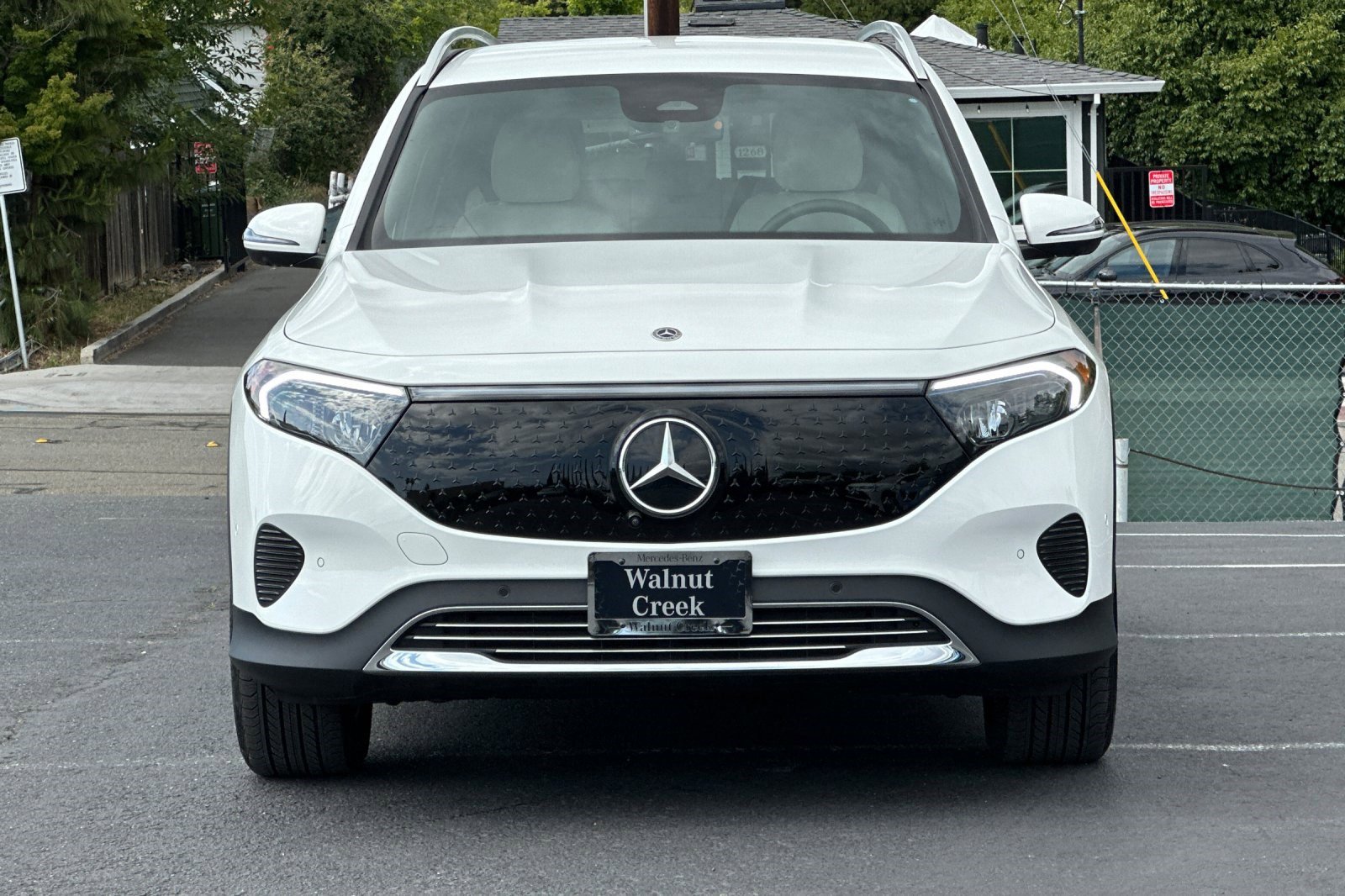 Used 2025 Mercedes-Benz EQB 300 4MATIC image 5