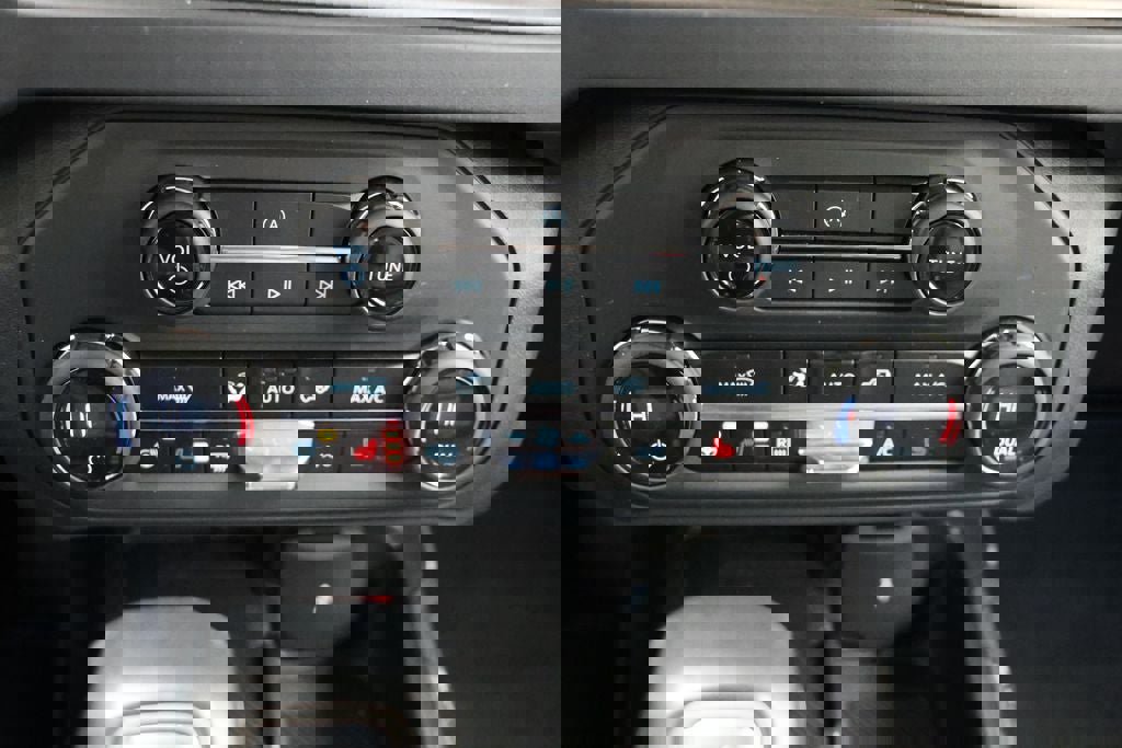 Used 2025 Ford Bronco Outer Banks image 23