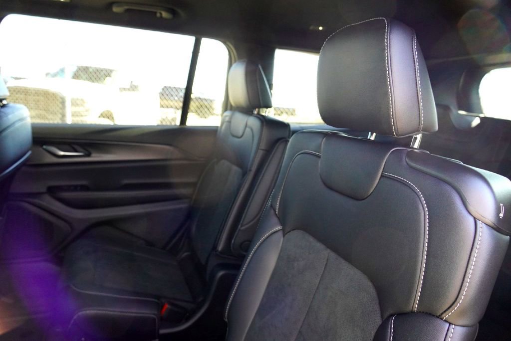 New 2025 Jeep Grand Cherokee L Altitude image 31