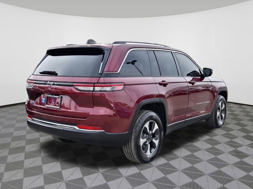 Used 2023 Jeep Grand Cherokee 4WD 4xe image 4