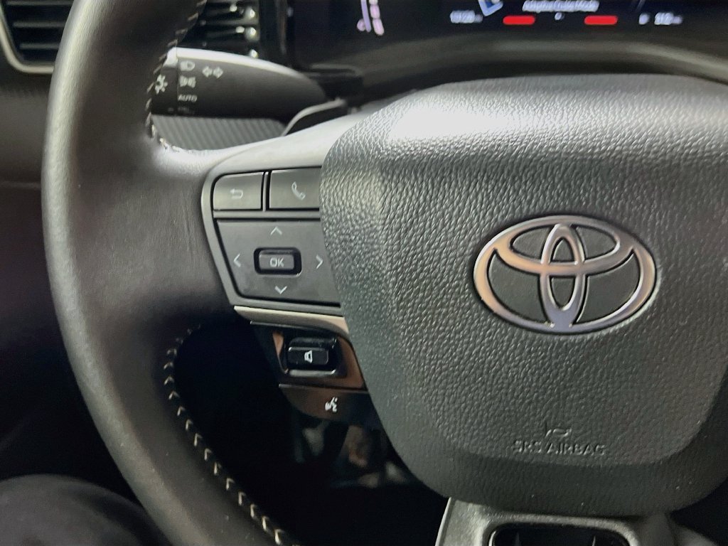 Used 2026 Toyota Camry SE w/ Convenience Package FWD image 16