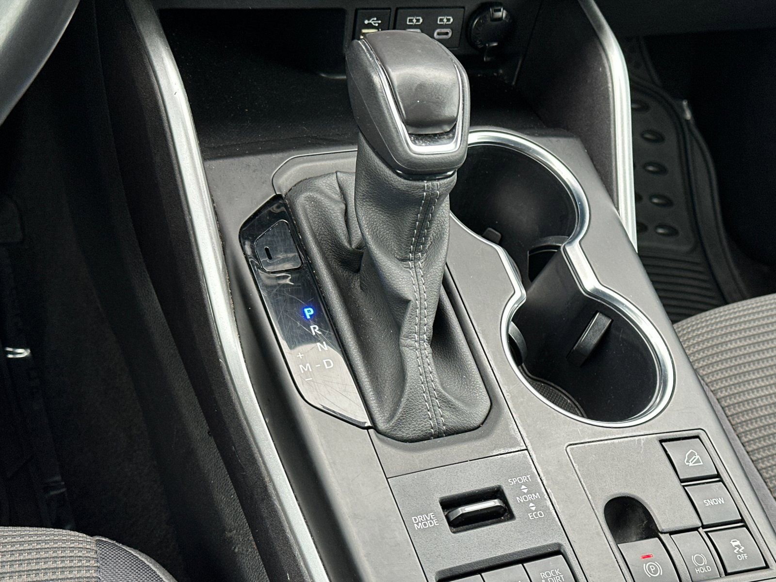 Used 2024 Toyota Highlander LE image 21