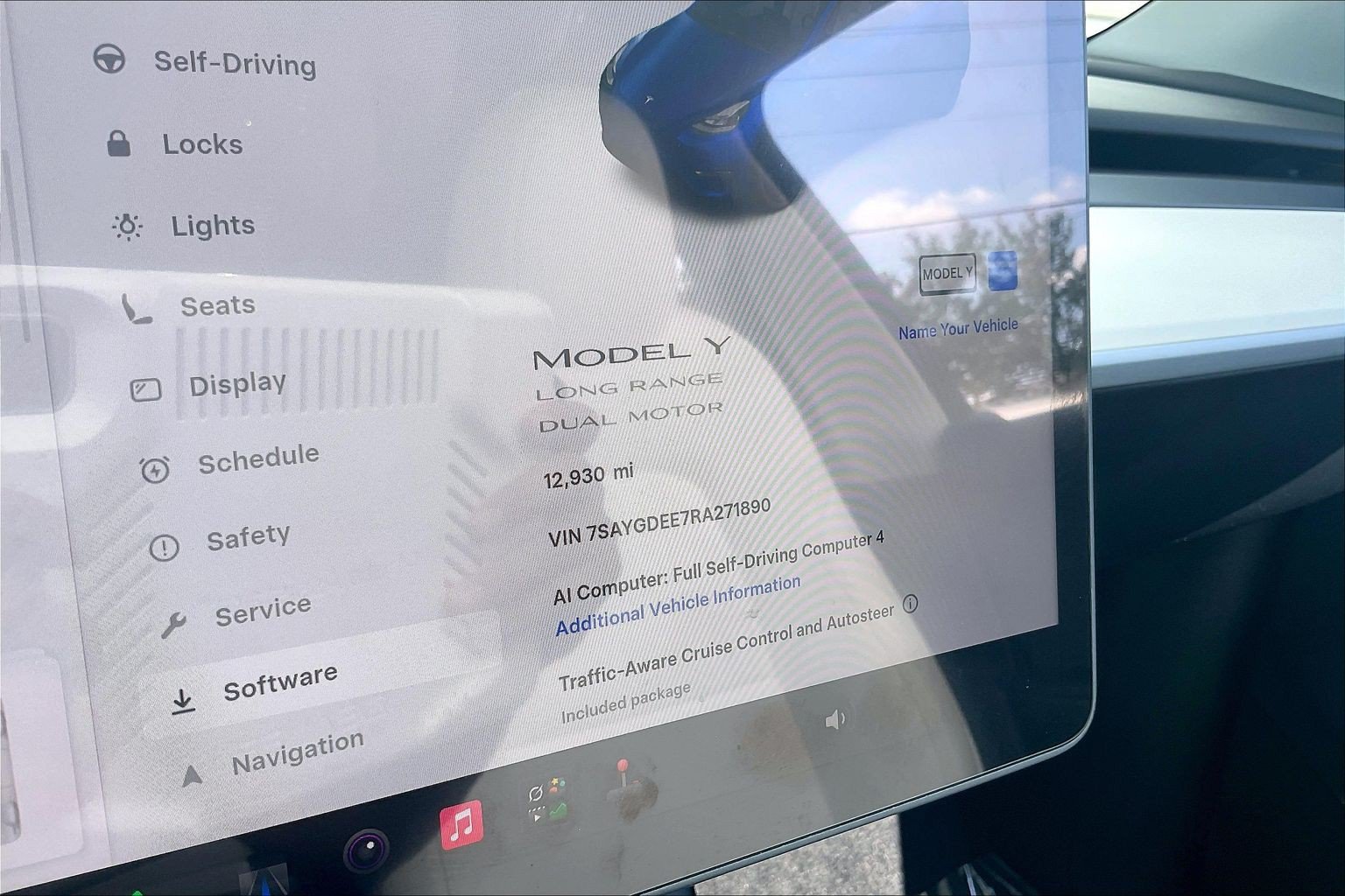 Used 2024 Tesla Model Y Long Range AWD/4WD image 25