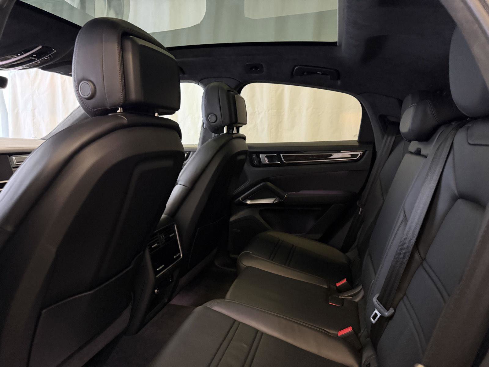 Certified 2023 Porsche Cayenne Turbo image 24