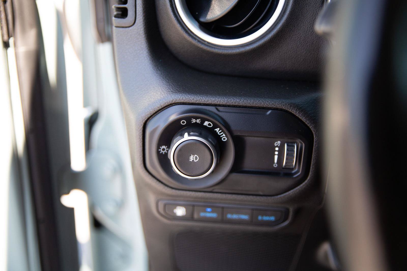 Used 2023 Jeep Wrangler Unlimited Sahara w/ Cold Weather Group AWD/4WD image 19