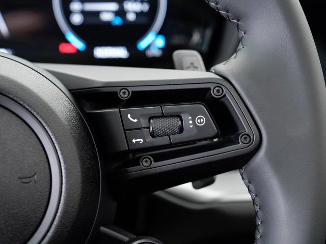 Certified 2025 Porsche Cayenne AWD/4WD image 15