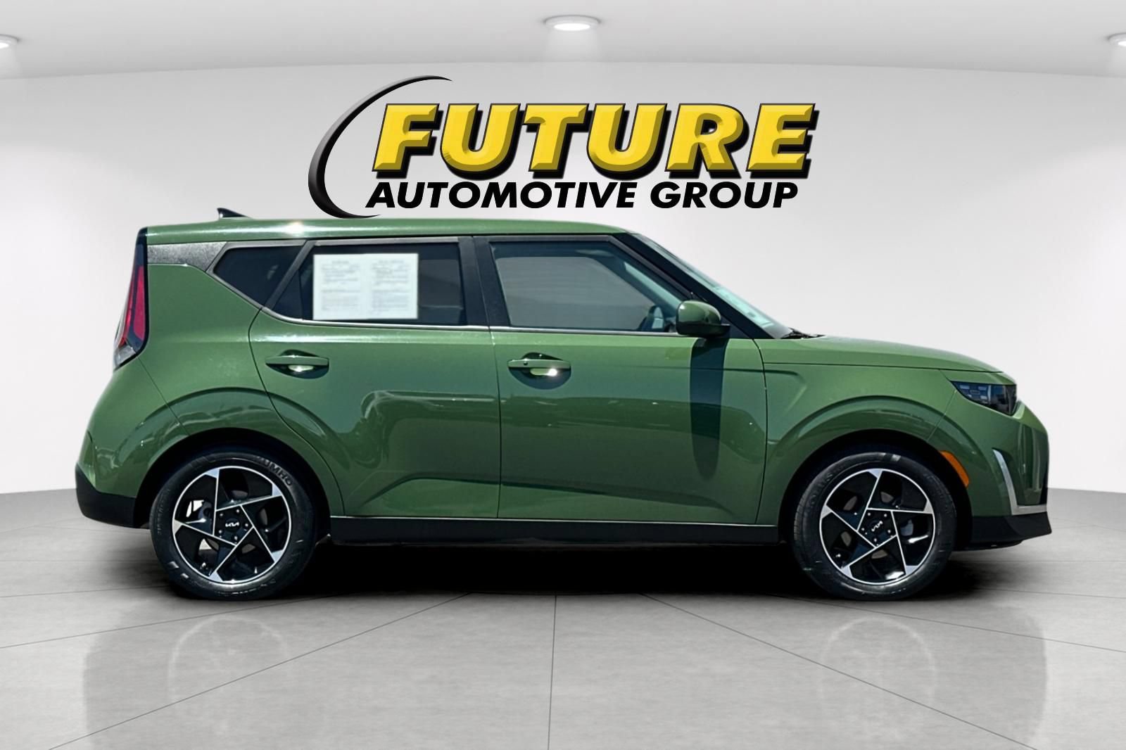 Used 2023 Kia Soul EX FWD image 3
