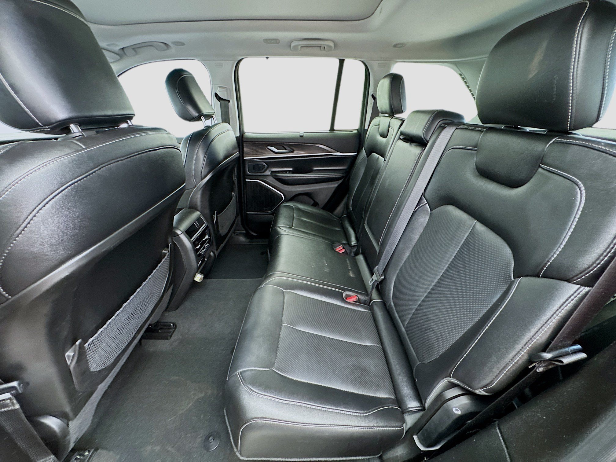 Used 2023 Jeep Grand Cherokee 30th Anniversary AWD/4WD image 16