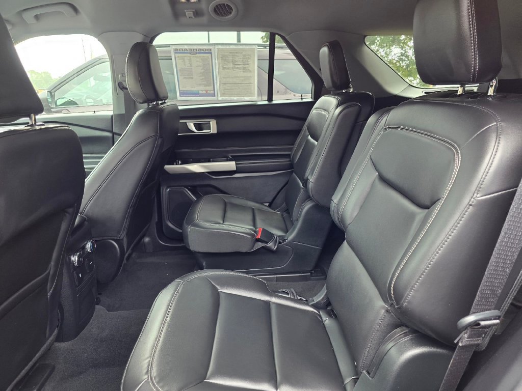 Used 2022 Ford Explorer XLT w/ Equipment Group 202A AWD/4WD image 11