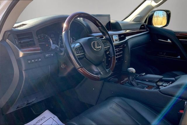 Used 2021 Lexus LX 570 4WD w/ Luxury Package image 11