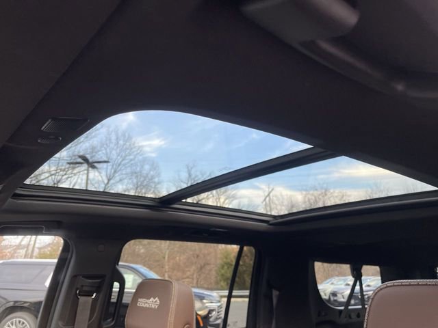 Used 2023 Chevrolet Suburban High Country image 22