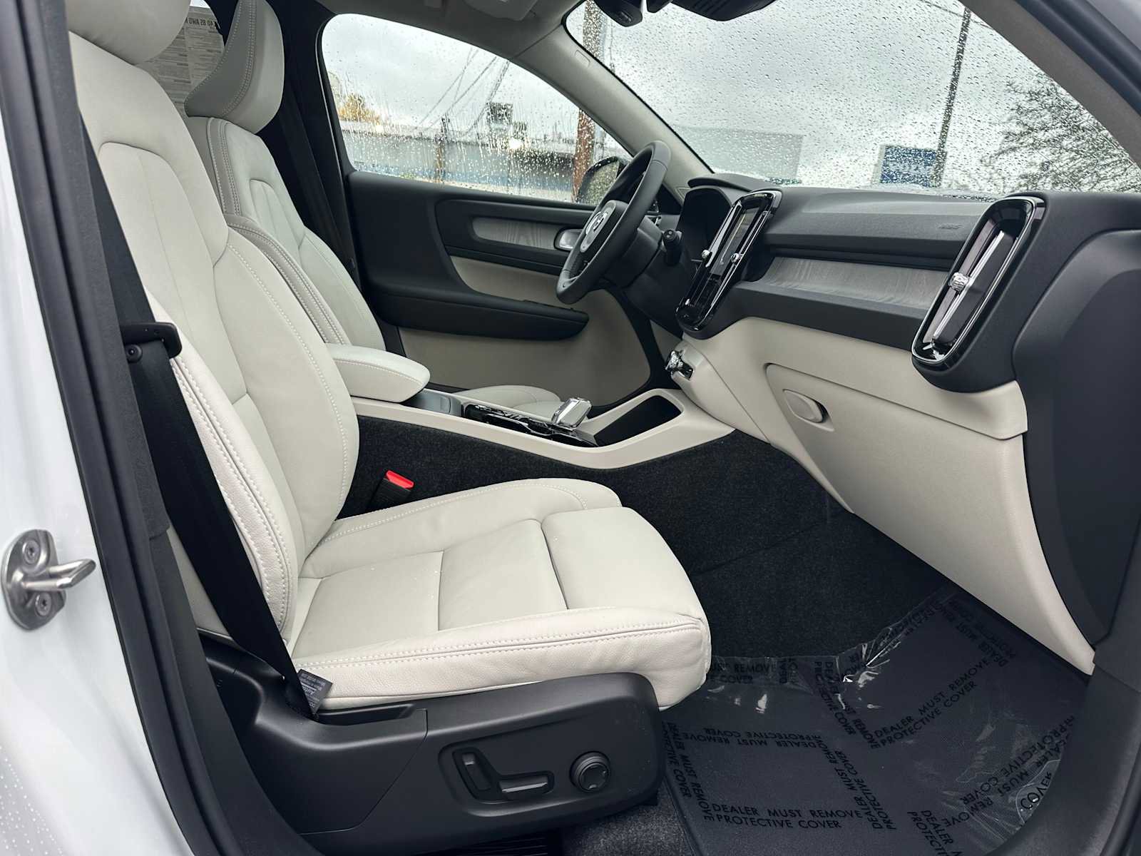 New 2026 Volvo XC40 B5 Plus w/ Protection Package Premier image 10