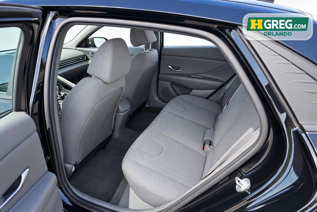 Used 2021 Hyundai Elantra SE FWD image 13