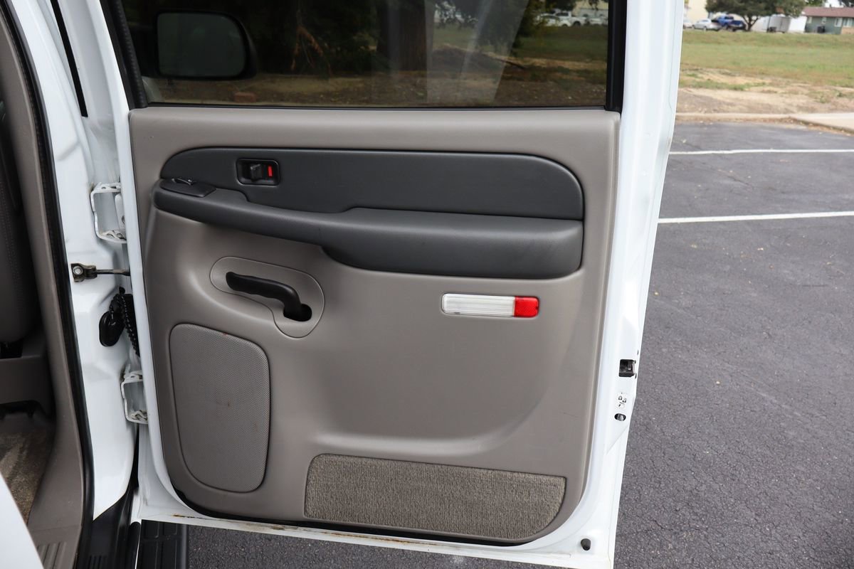 Used 2003 Chevrolet Suburban 2500 LT w/ LT Preferred Equipment Group image 28