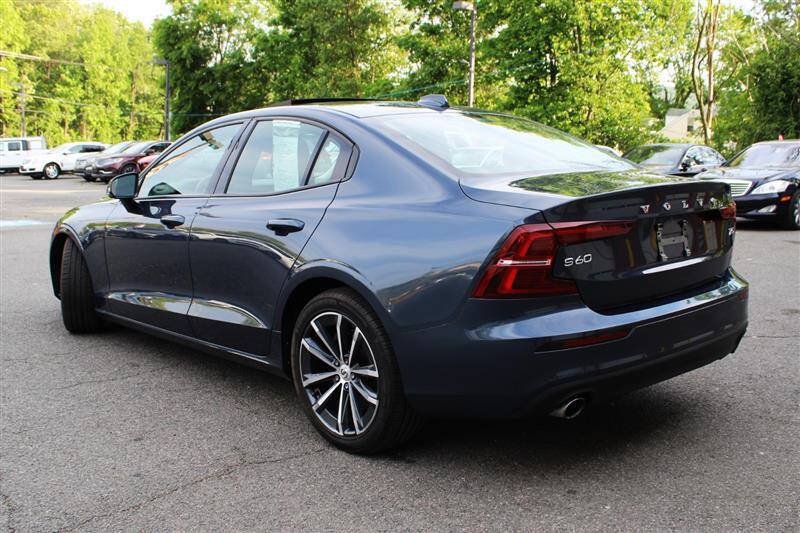 Used 2021 Volvo S60 T5 Momentum FWD image 3