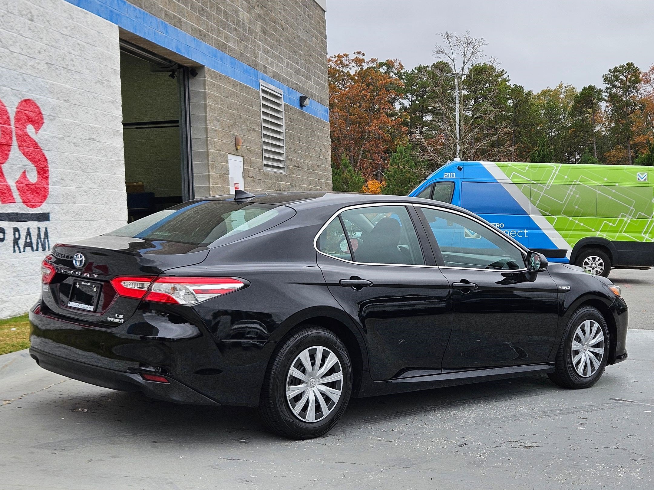 Used 2020 Toyota Camry LE image 7