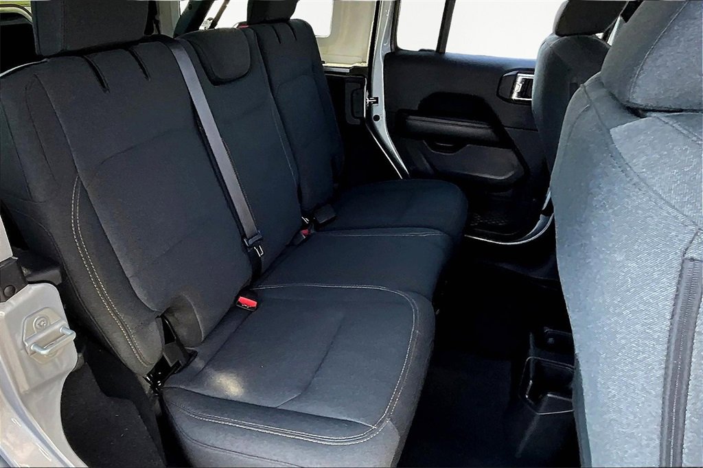 Used 2024 Jeep Wrangler Sahara image 27