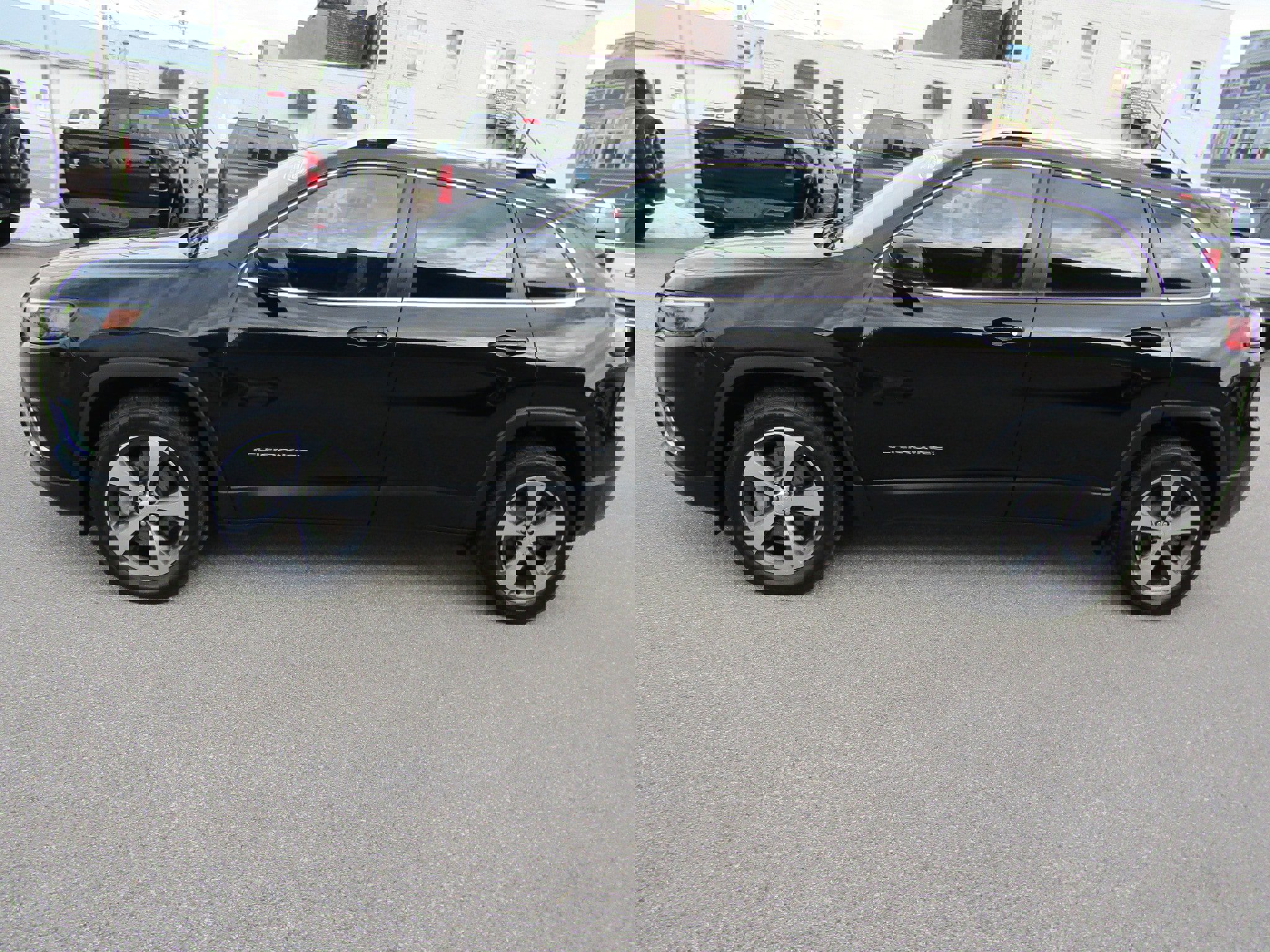 Used 2019 Jeep Cherokee Limited w/ Luxury Group image 6