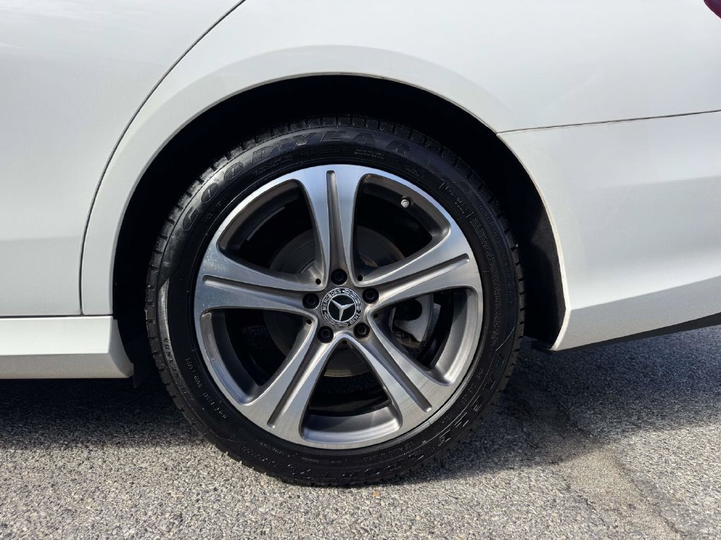 Used 2020 Mercedes-Benz E 350 4MATIC Sedan image 9