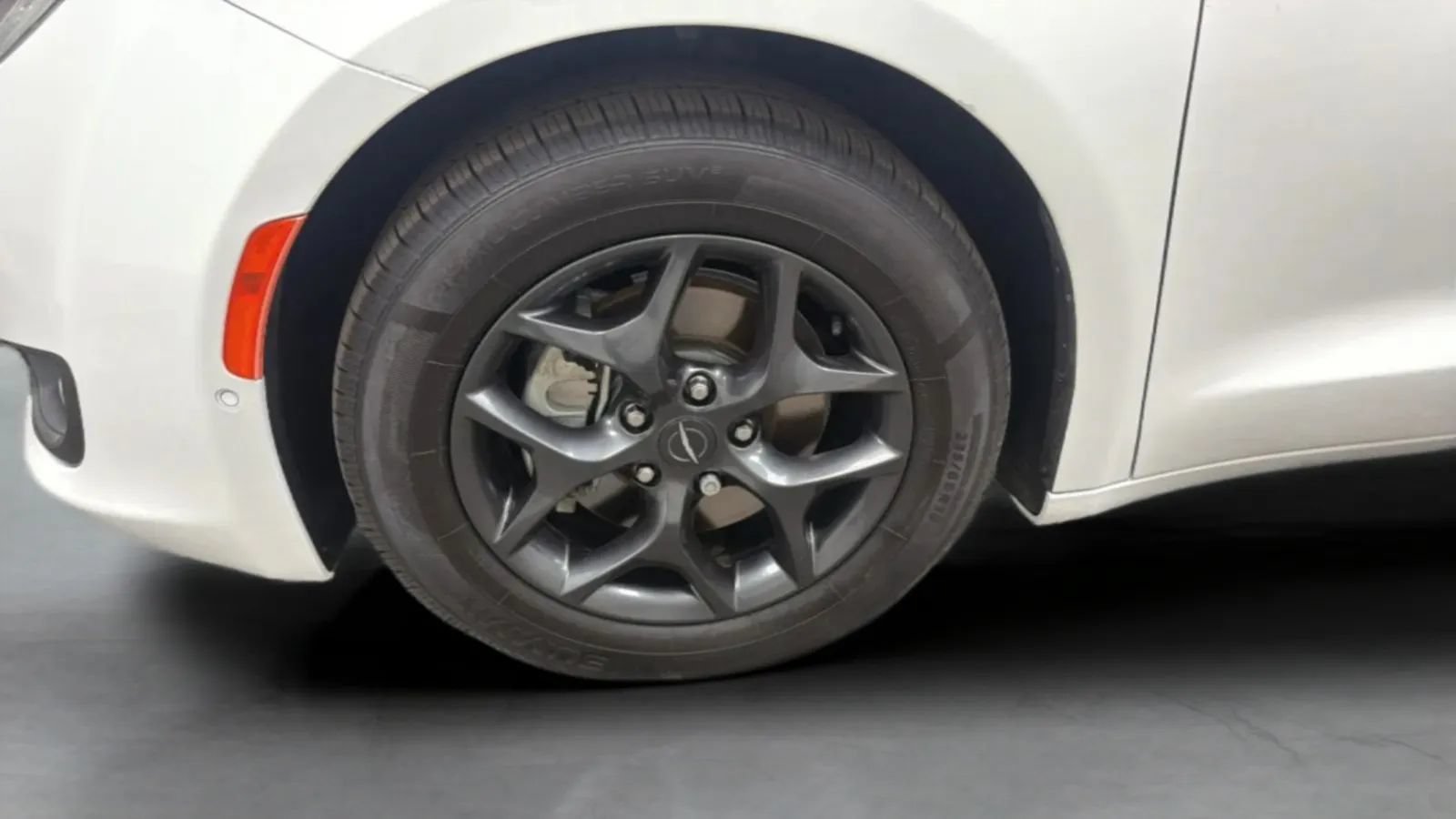 Used 2018 Chrysler Pacifica Limited w/ Advanced Safetytec Group FWD image 30