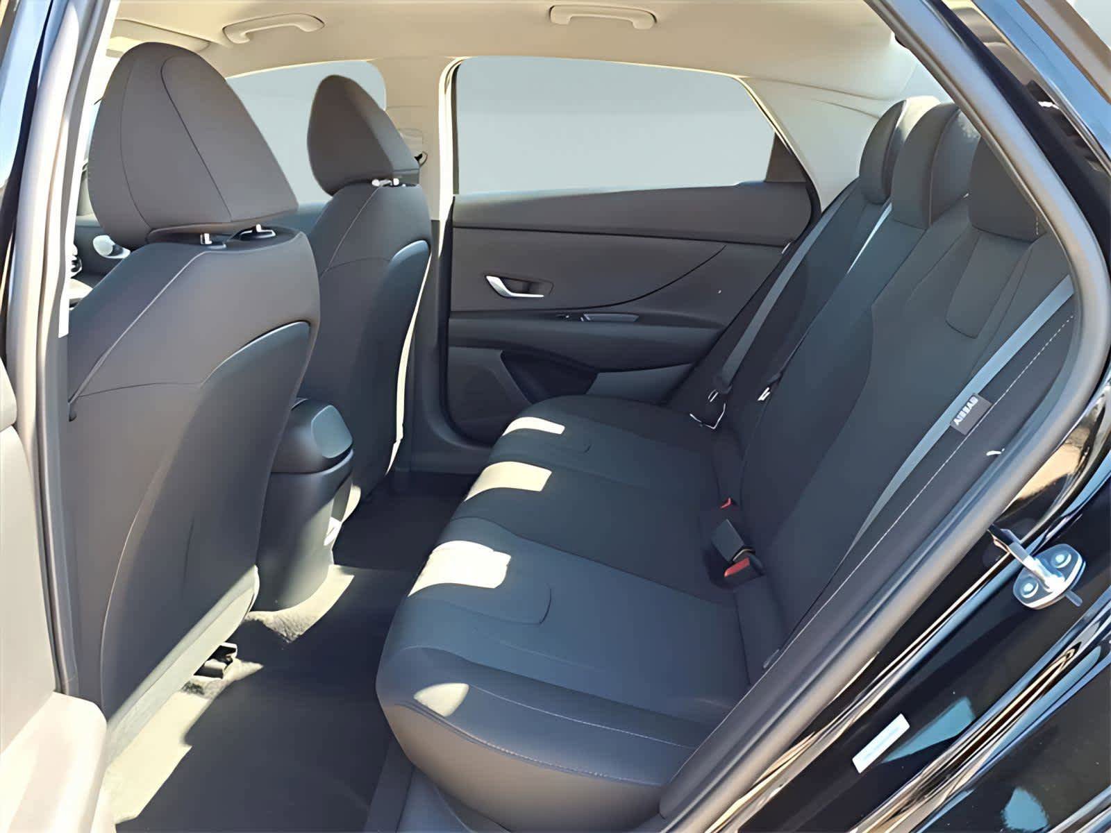 New 2026 Hyundai Elantra SE FWD image 12