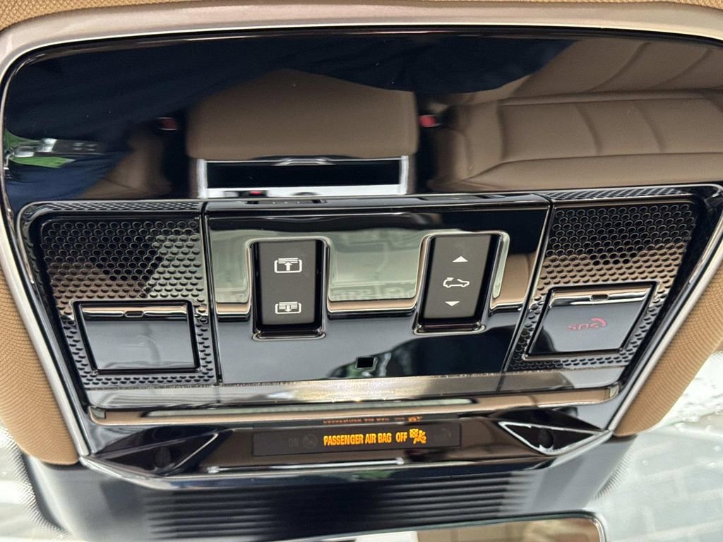 New 2026 Land Rover Range Rover SE image 21