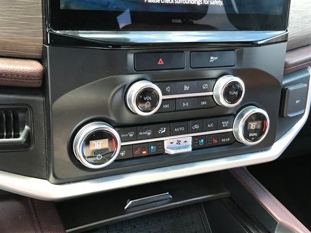 Used 2023 Ford Expedition Limited image 12