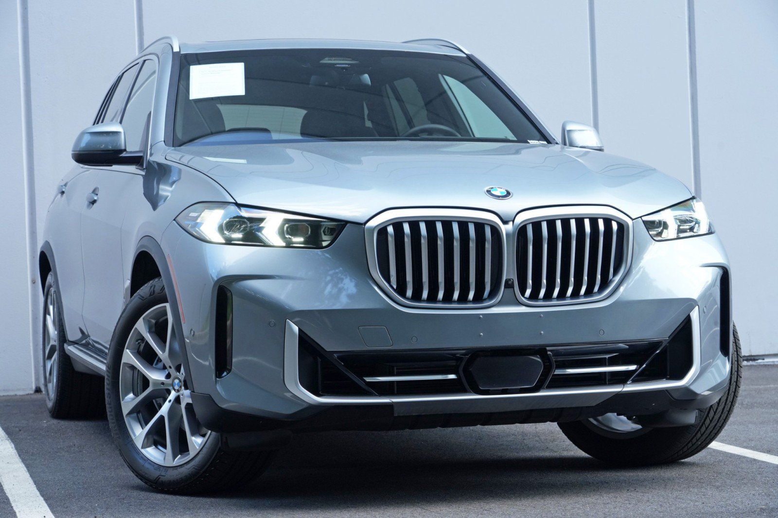 Used 2024 BMW X5 xDrive40i w/ Premium Package AWD/4WD image 4