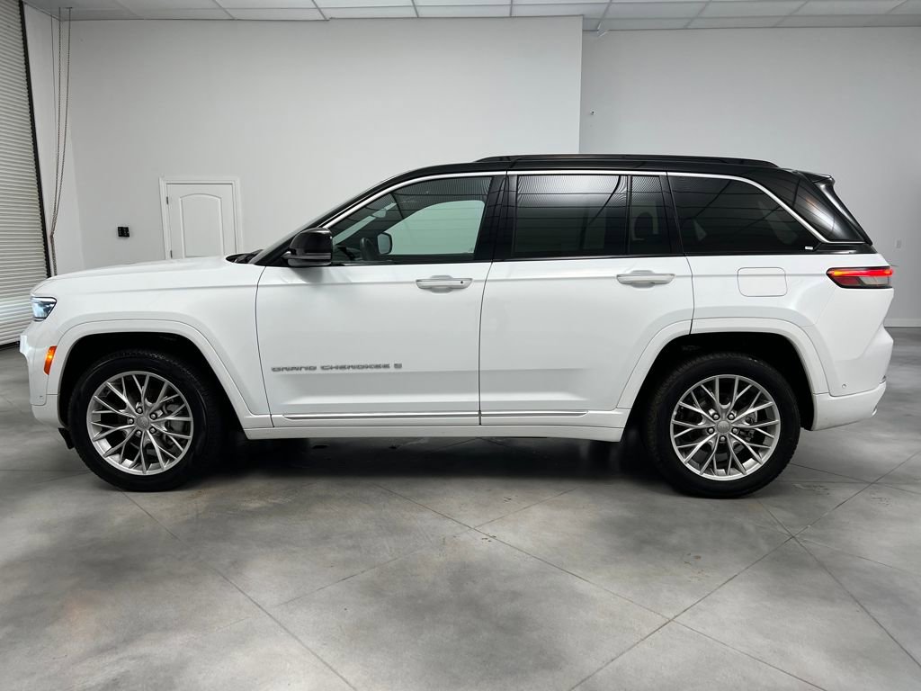 Used 2025 Jeep Grand Cherokee Summit image 4