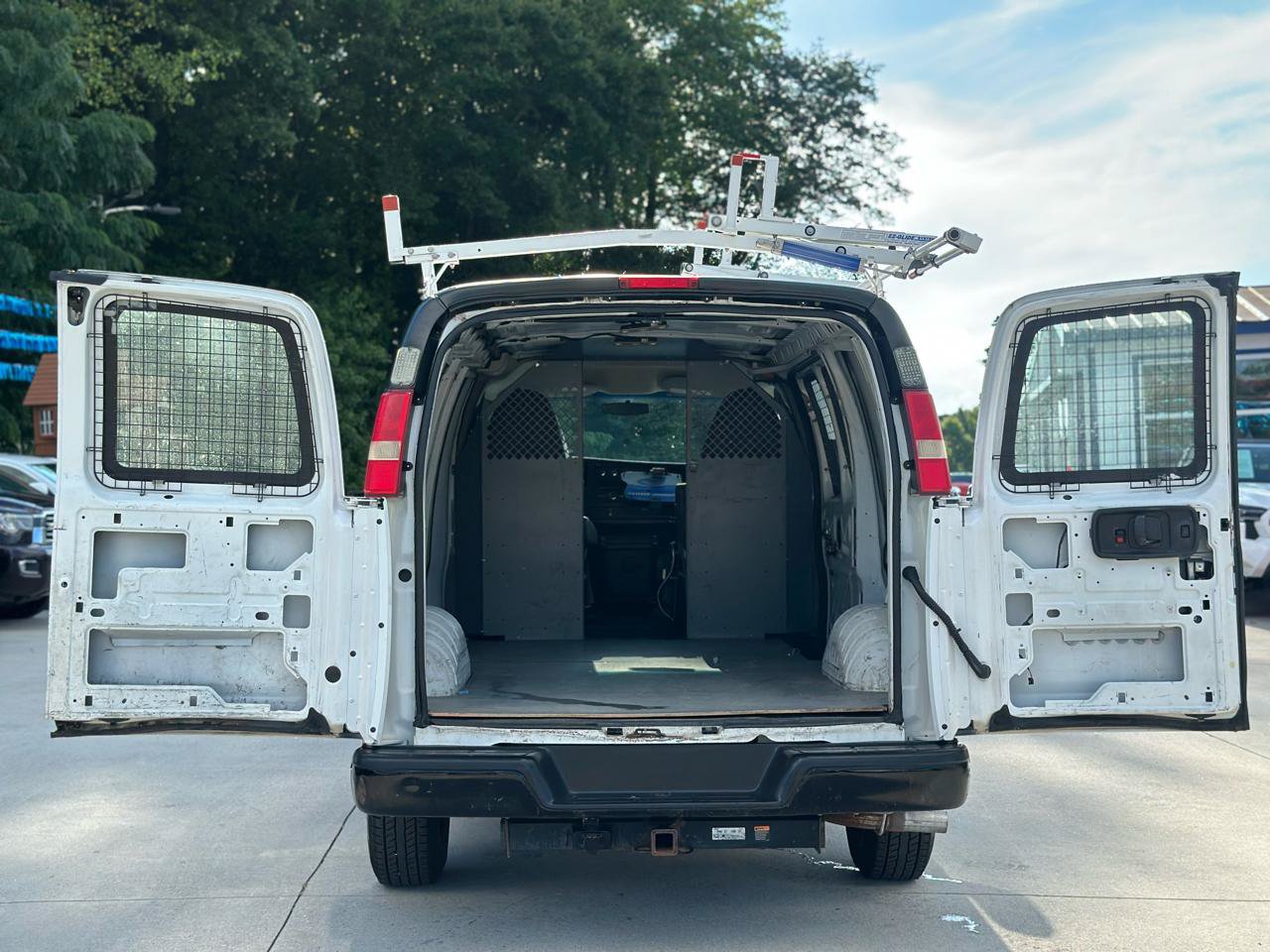 Used 2015 Chevrolet Express 2500 RWD image 13