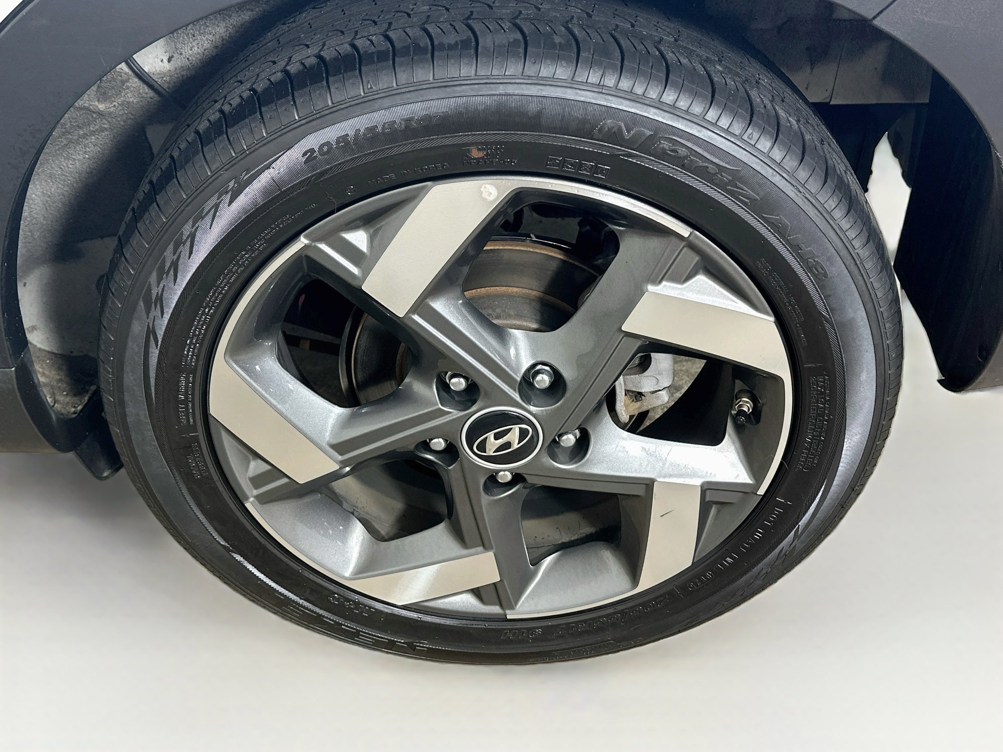 Used 2025 Hyundai Venue SEL FWD image 11