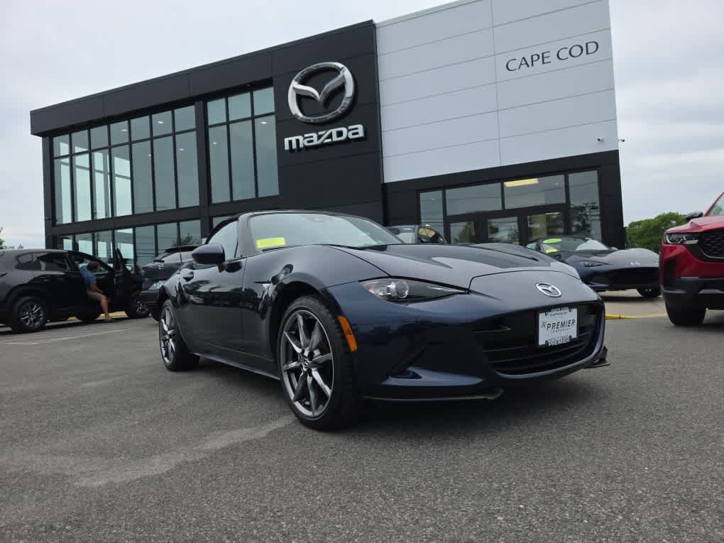 Used 2021 MAZDA MX-5 Miata Grand Touring RWD image 2