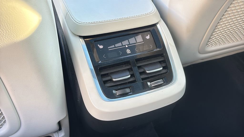 Used 2023 Volvo XC90 B5 Core w/ Climate Package image 9
