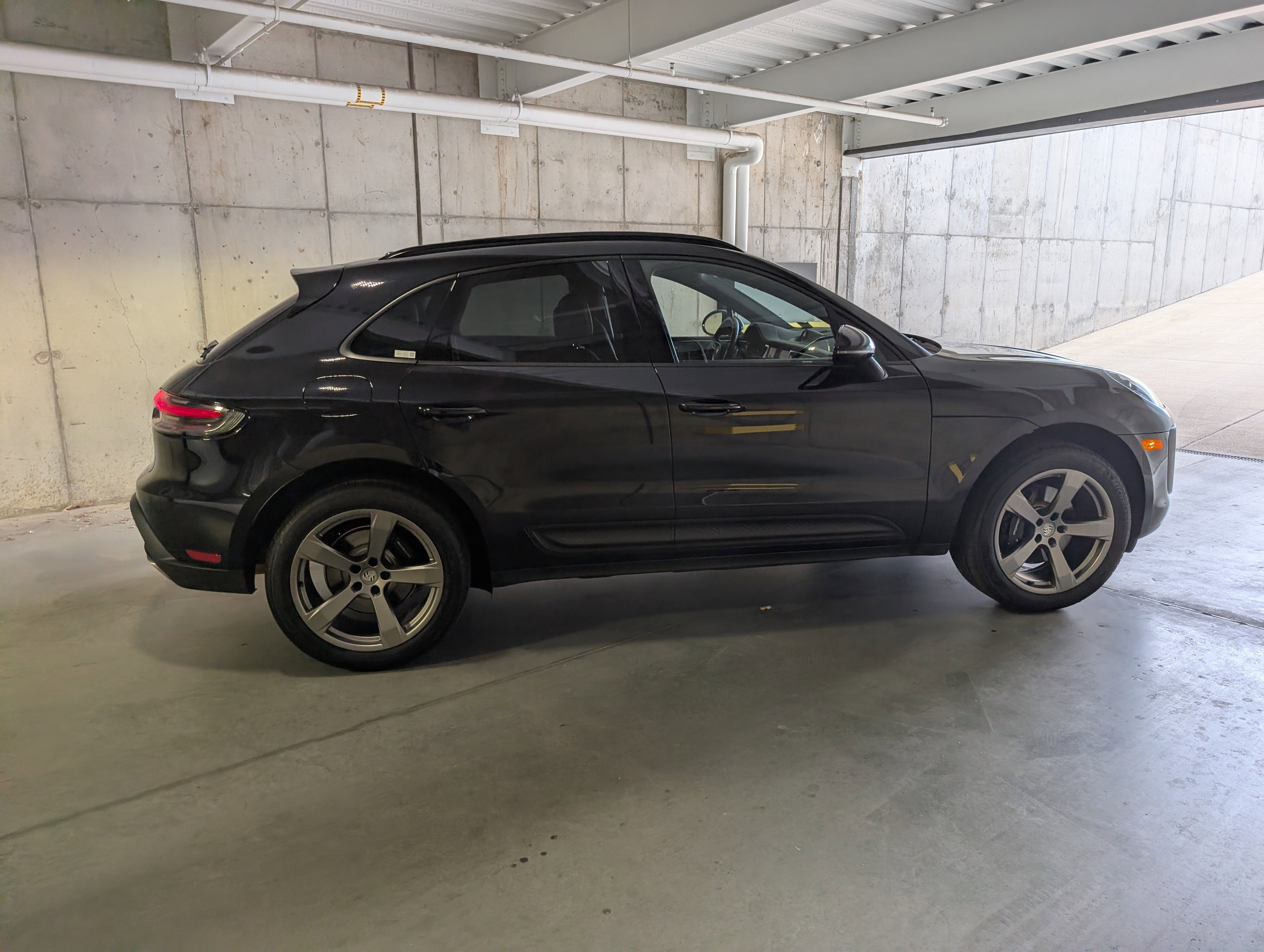 Certified 2025 Porsche Macan image 10