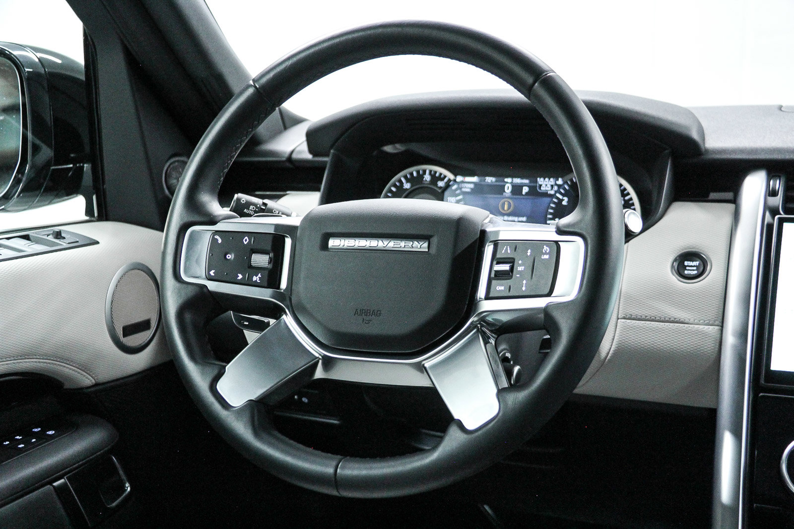 Used 2023 Land Rover Discovery S R-Dynamic image 16