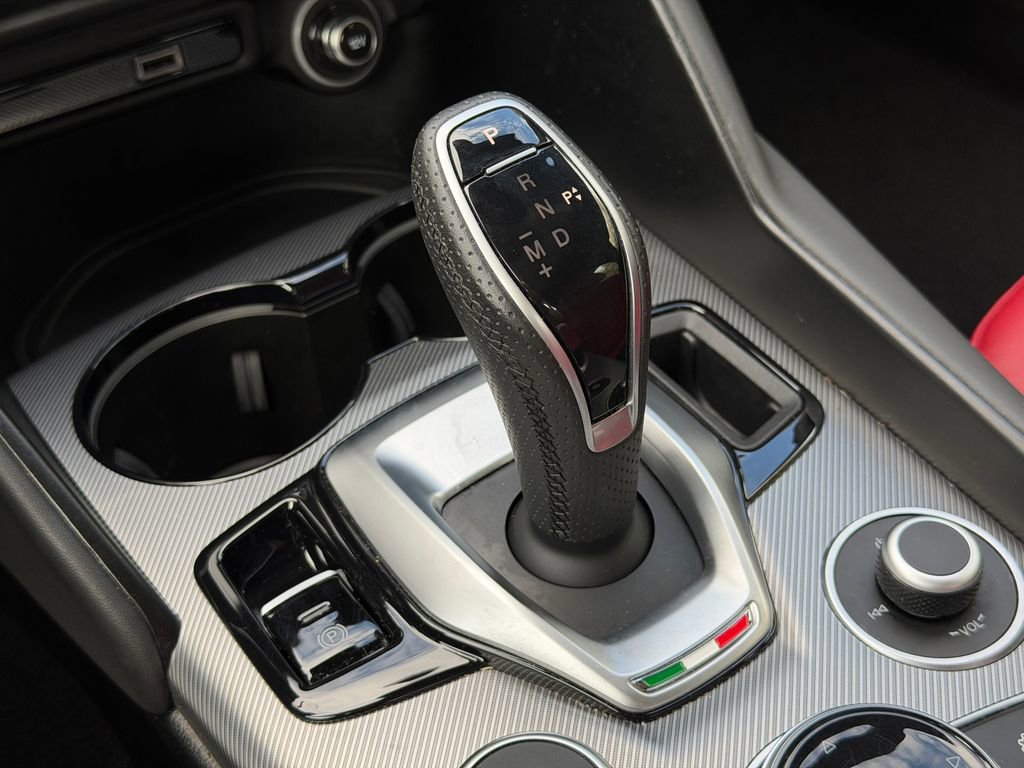 Used 2022 Alfa Romeo Giulia Veloce image 22