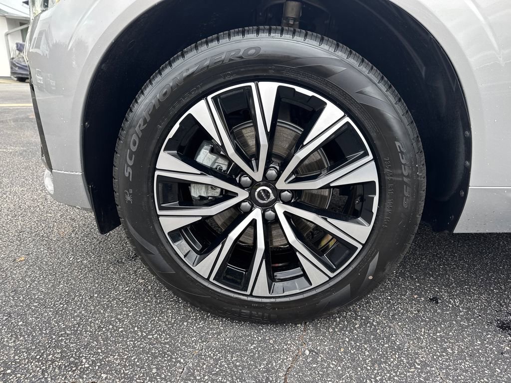 Certified 2025 Volvo XC60 B5 Core w/ Climate Package image 31