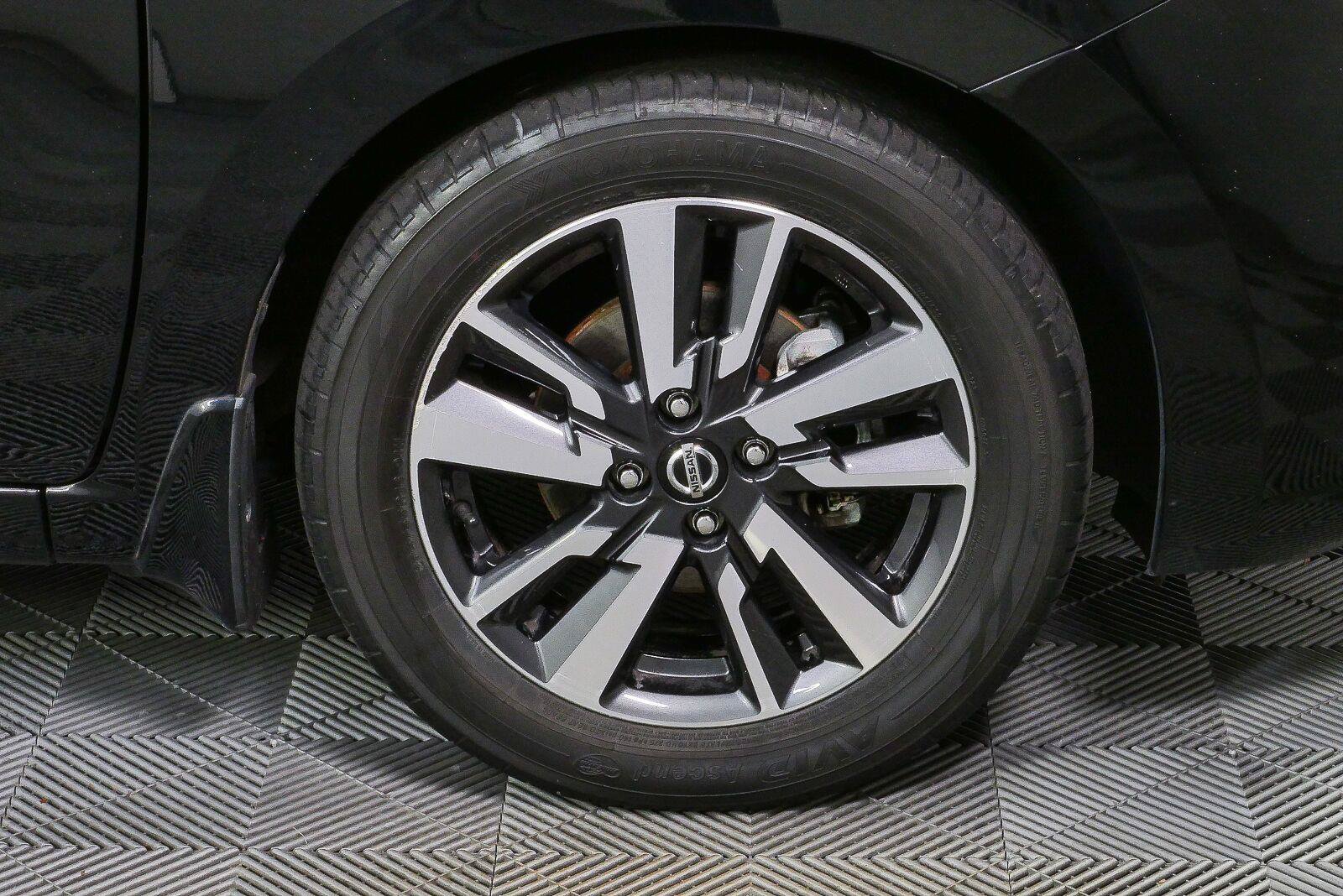 Used 2021 Nissan Versa SV FWD image 35