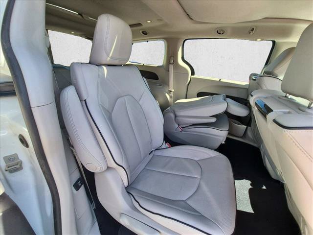 Used 2018 Chrysler Pacifica Limited w/ Advanced Safetytec Group FWD image 24