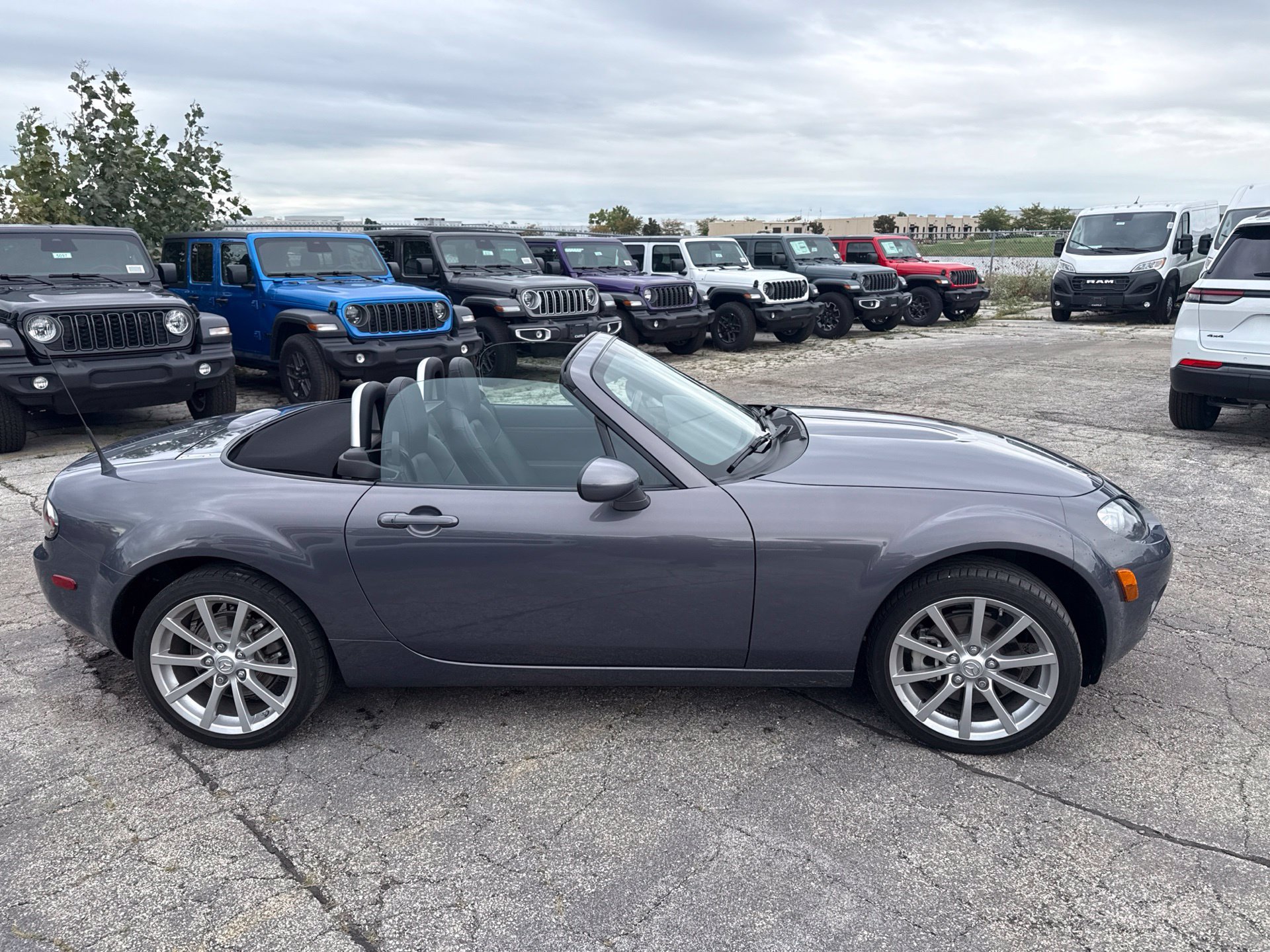 Used 2006 MAZDA MX-5 Miata Grand Touring RWD image 5