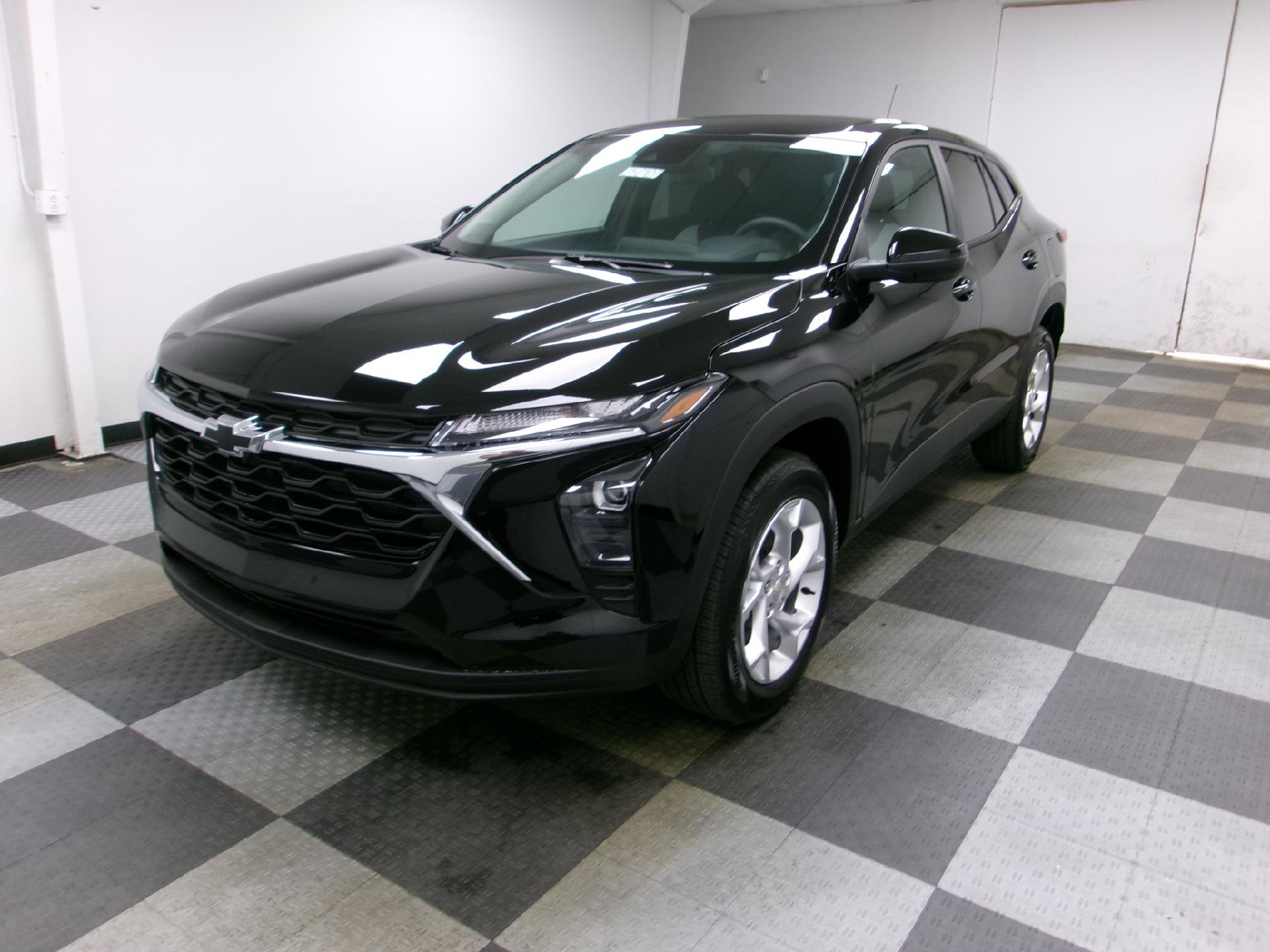 New 2025 Chevrolet Trax LS w/ LS Convenience Package