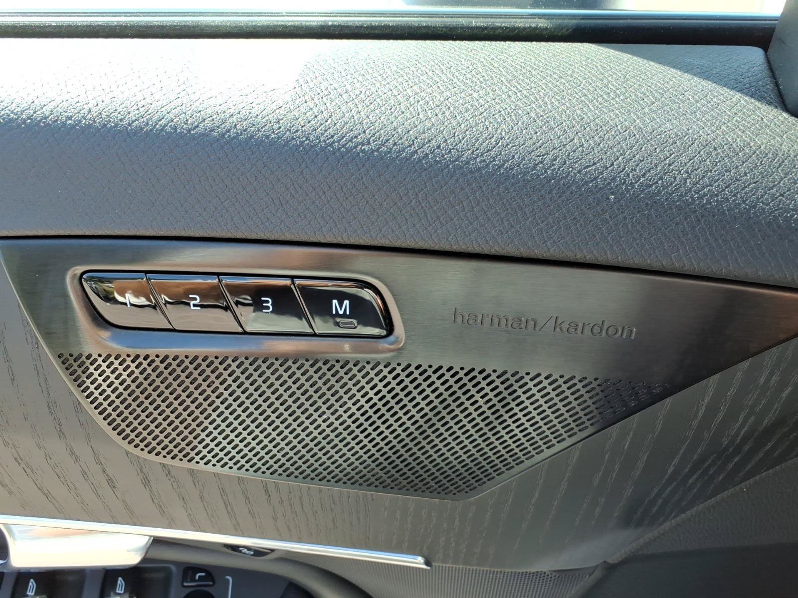 Used 2020 Volvo XC90 T5 Momentum w/ Protection Package Premier FWD image 16