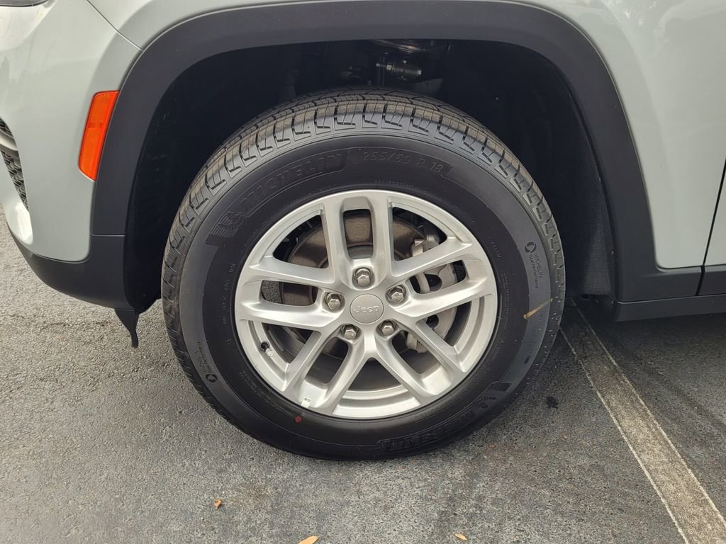 New 2025 Jeep Grand Cherokee Laredo X w/ Luxury Tech Group I image 9