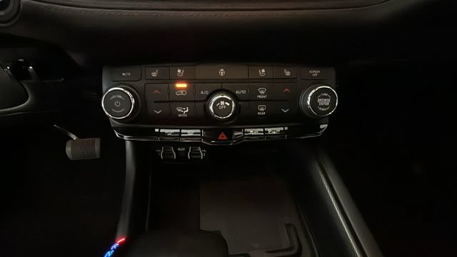 Used 2022 Dodge Durango R/T w/ Blacktop Package AWD/4WD image 21